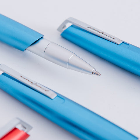 Close up of the Pininfarina Segno "PF GO Ballpoint" tip in its blue version.