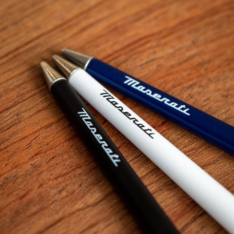 Close up of the FO - Forever Made In Italy "Primina Maserati Edition" Ethergraf inkless pen in three body colors: white, black and blue with the Maserati logo.