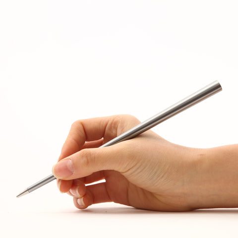 Hand holding the FO - Forever Made In Italy "Prima" Ethergraf inkless pen with anodized aluminum long body in the color Silver in white background.