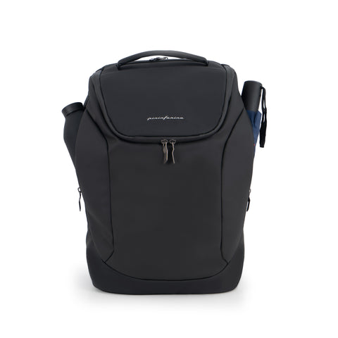 Black Pininfarina Segno "Active" Backpack in white background.
Front pocket with embroidered "pininfarina" logo.
Side pockets contain a waterbottle and a umbrella.