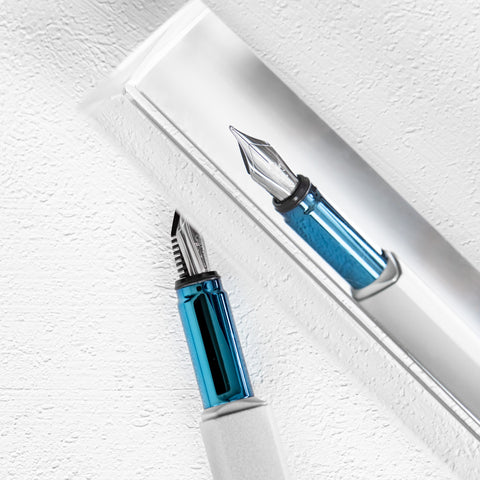 Close up of the tip of the Pininfarina Segno "PF ONE Fountain Pen" in its bicolor version reflecting on a mirror.