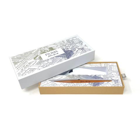 Packaging box of the FO - Forever Made In Italy "Piuma Italian Beauty" Pen with pear wood steam in the version "Milan", along its stainless steel ondulated base. The box contains plans drawings of the city of Milan.
