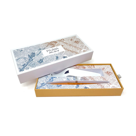 Packaging box of the FO - Forever Made In Italy "Piuma Italian Beauty" Pen with pear wood steam in the version "Palermo", along its stainless steel ondulated base. The box contains plans drawings of the city of Palermo.
