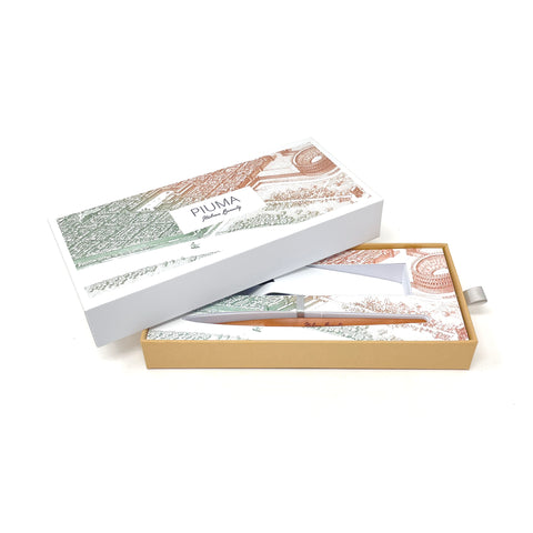 Packaging box of the FO - Forever Made In Italy "Piuma Italian Beauty" Pen with pear wood steam in the version "Verona", along its stainless steel ondulated base. The box contains plans drawings of the city of Verona.